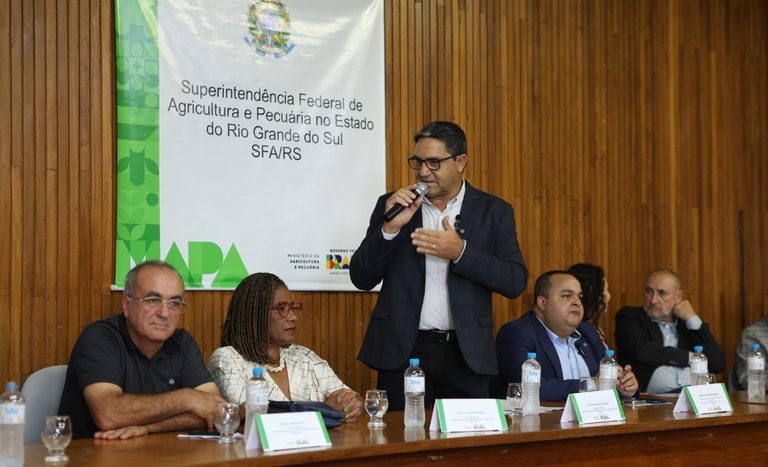 Mapa entrega mais 45 máquinas agrícolas a municípios do Rio Grande do Sul