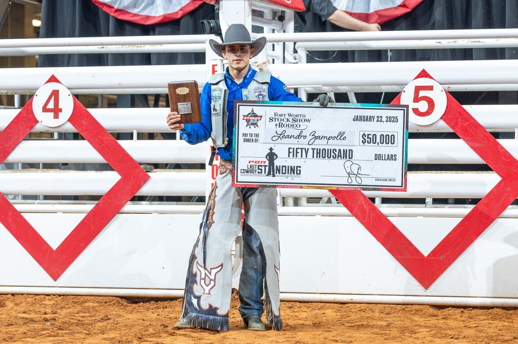 Brasileiro Leandro Zampollo conquista o Last Cowboy Standing da PBR em Fort Worth