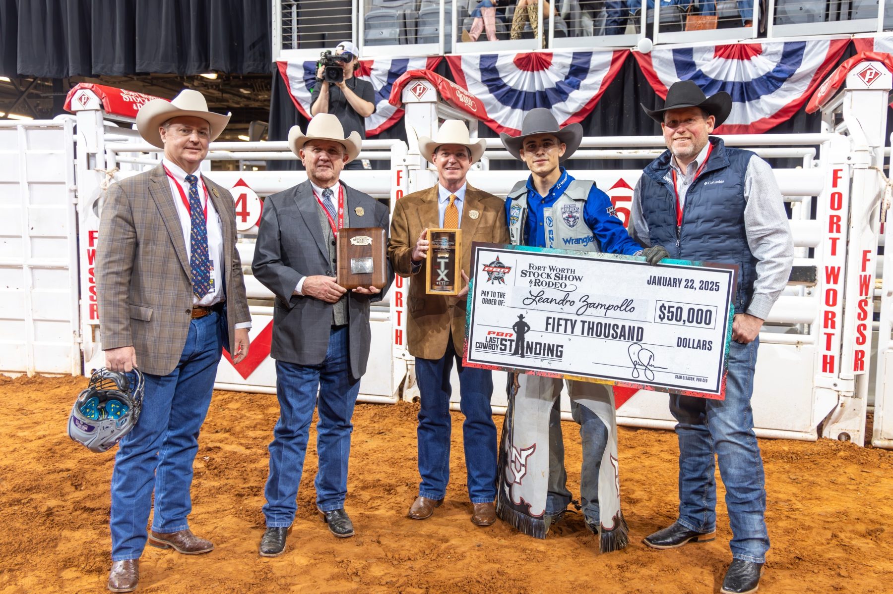 Brasileiro Leandro Zampollo conquista o Last Cowboy Standing da PBR em Fort Worth