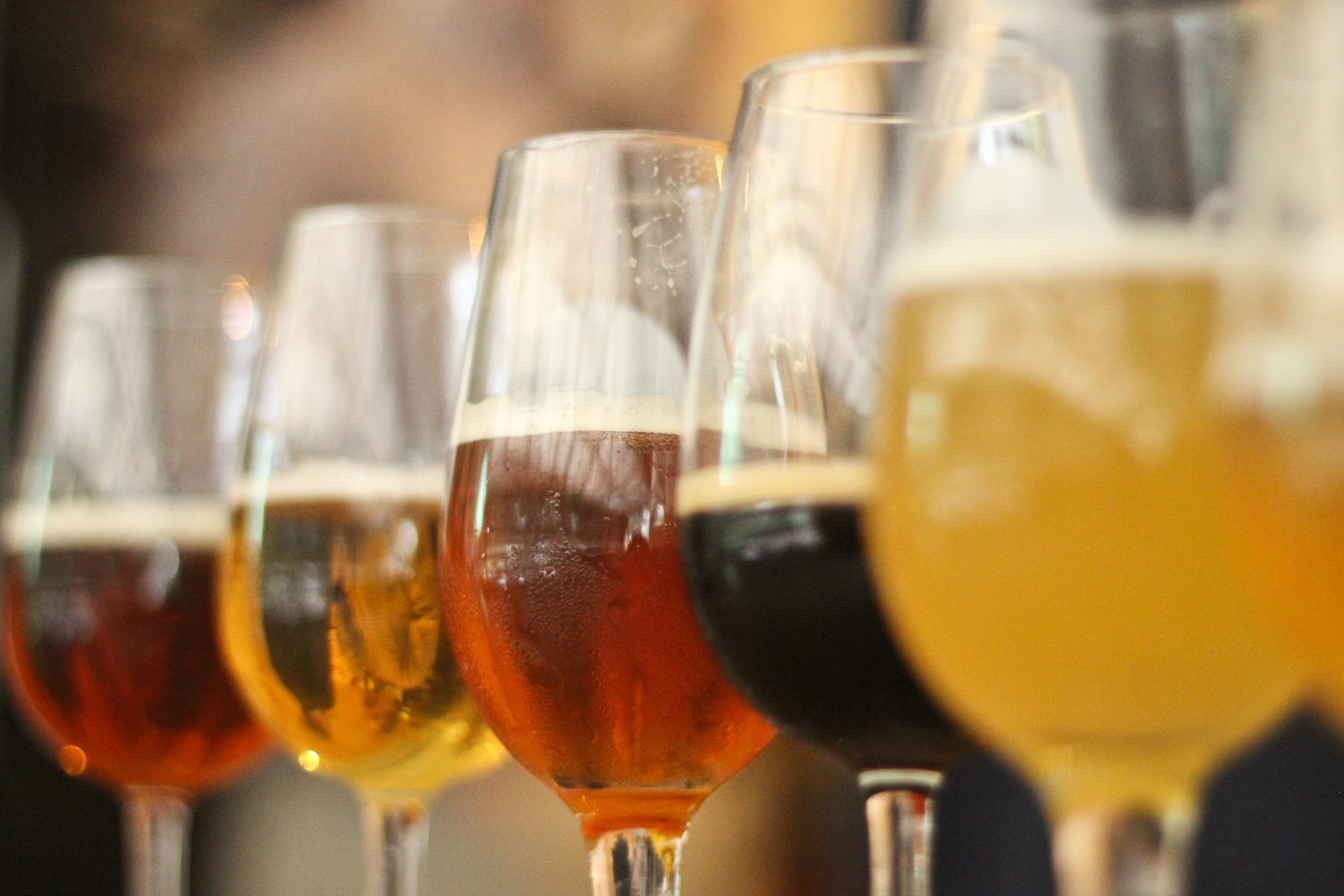 Descubra os principais estilos de cervejas especiais do mundo