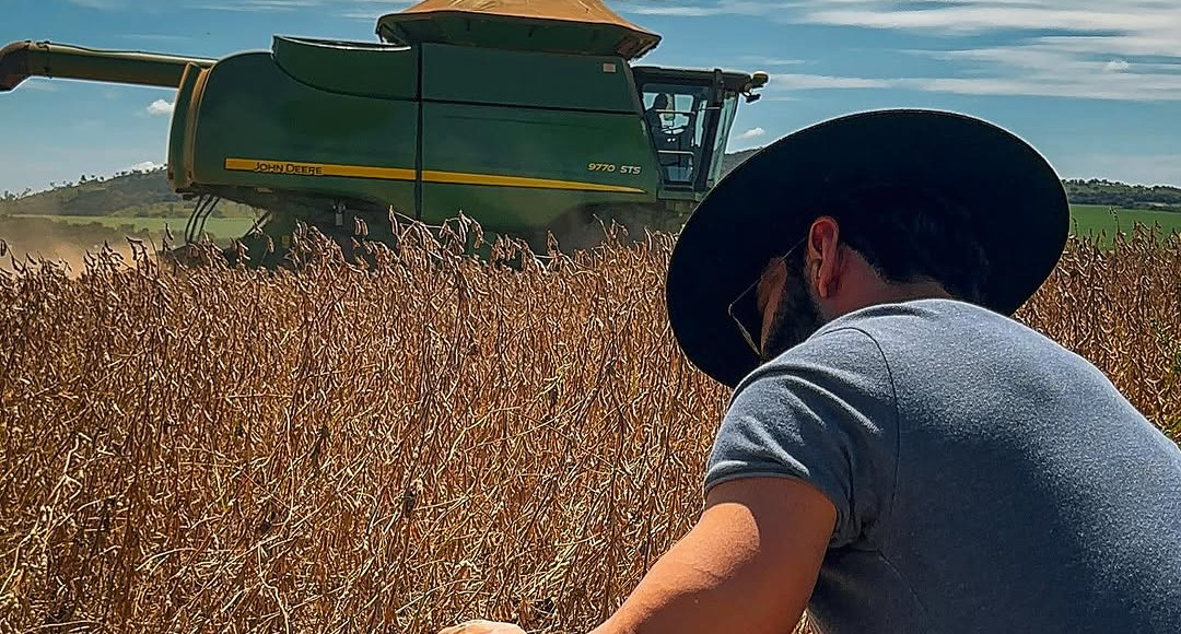 Gusttavo Lima colhe mais de 80 sacas de soja por hectare em fazenda milionária