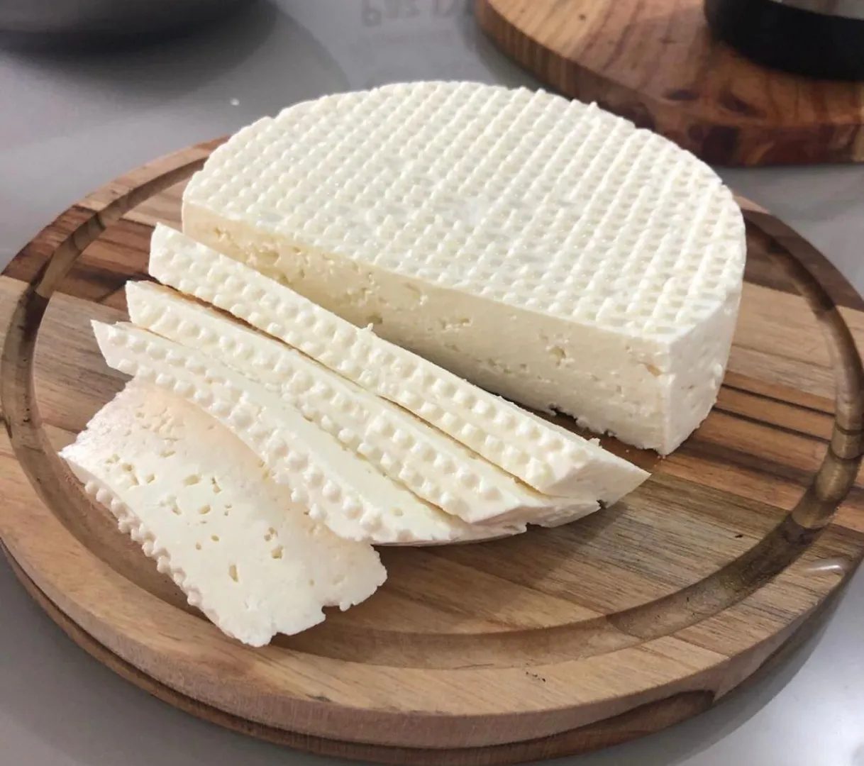 Descubra: Comer queijo antes de beber pode acabar com a ressaca?