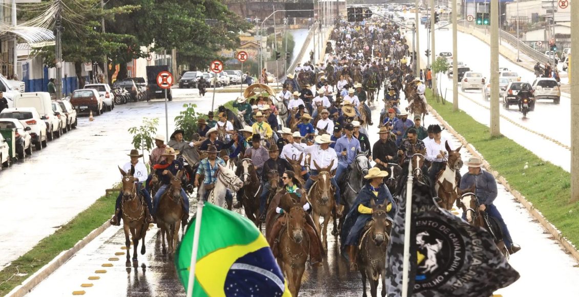 Goiás recebe maior encontro de comitivas do Brasil e reúne quase 2.000 muladeiros