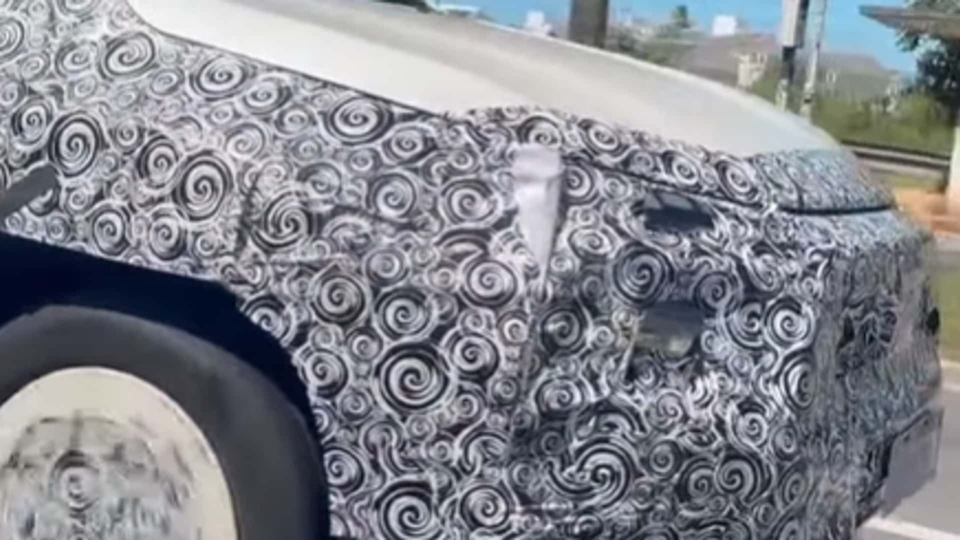 Flagra: Fiat Toro 2026 reestilizada terá novo visual e mais tecnologia