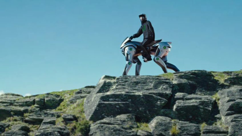 Corleo o "robô-cavalo" é um conceito futurista de mobilidade off-road, apresentado pela Kawasaki na Expo Osaka-Kansai 2025, com motor de 150 cc adaptado para hidrogênio e visual metálico.