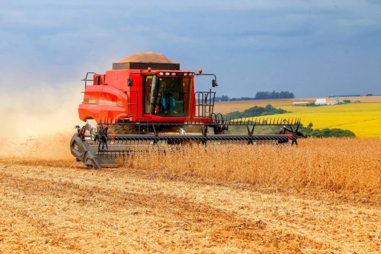 PR lança primeiro Fiagro estadual e mira R$ 14 bi em crédito para agronegócio