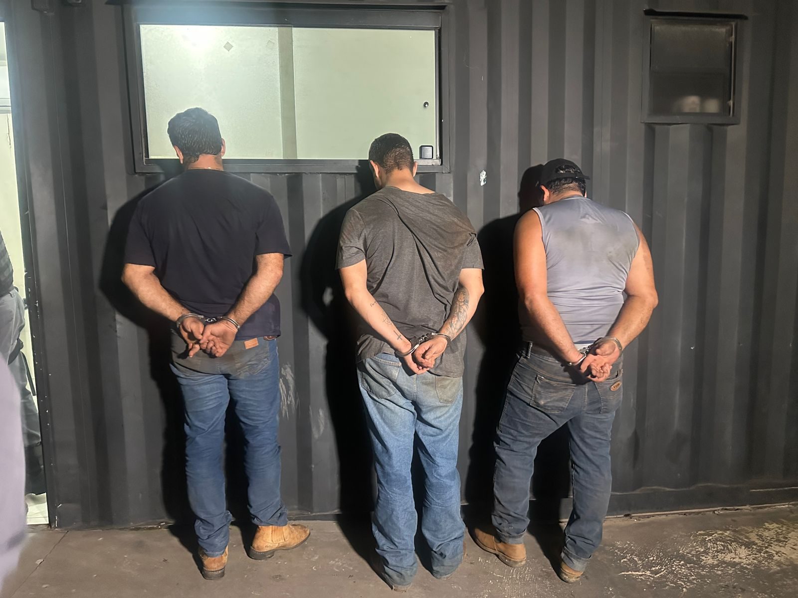 criminosos invadem fazenda