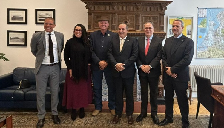 Foto: Gaetan Mourão (diplomata), Paula Sodré (diretora executiva do Imac), Amarildo Merotti (Famato), Cesar Miranda (Sedec), Fernando Magalhães (embaixador do Brasil na Holanda), Caio Penido (presidente do Imac)