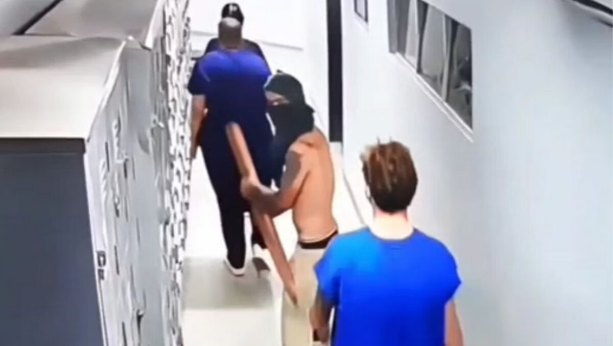 Vídeo: Homem invade hospital veterinário de universidade no Triângulo Mineiro e rende funcionários