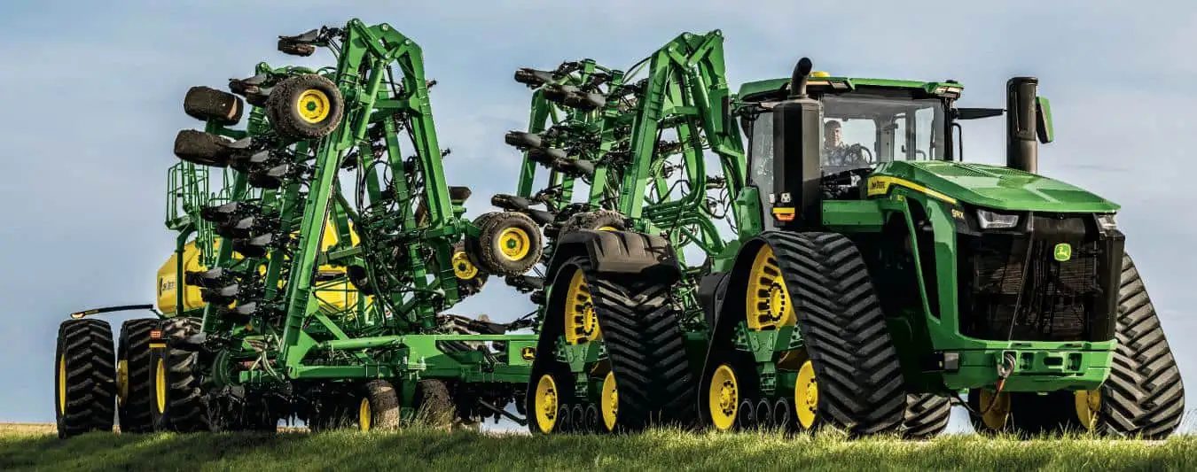 Com 1.952 litros de capacidade e consumo digno de um monstro agrícola, abastecer o maior trator da feira não é para qualquer bolso