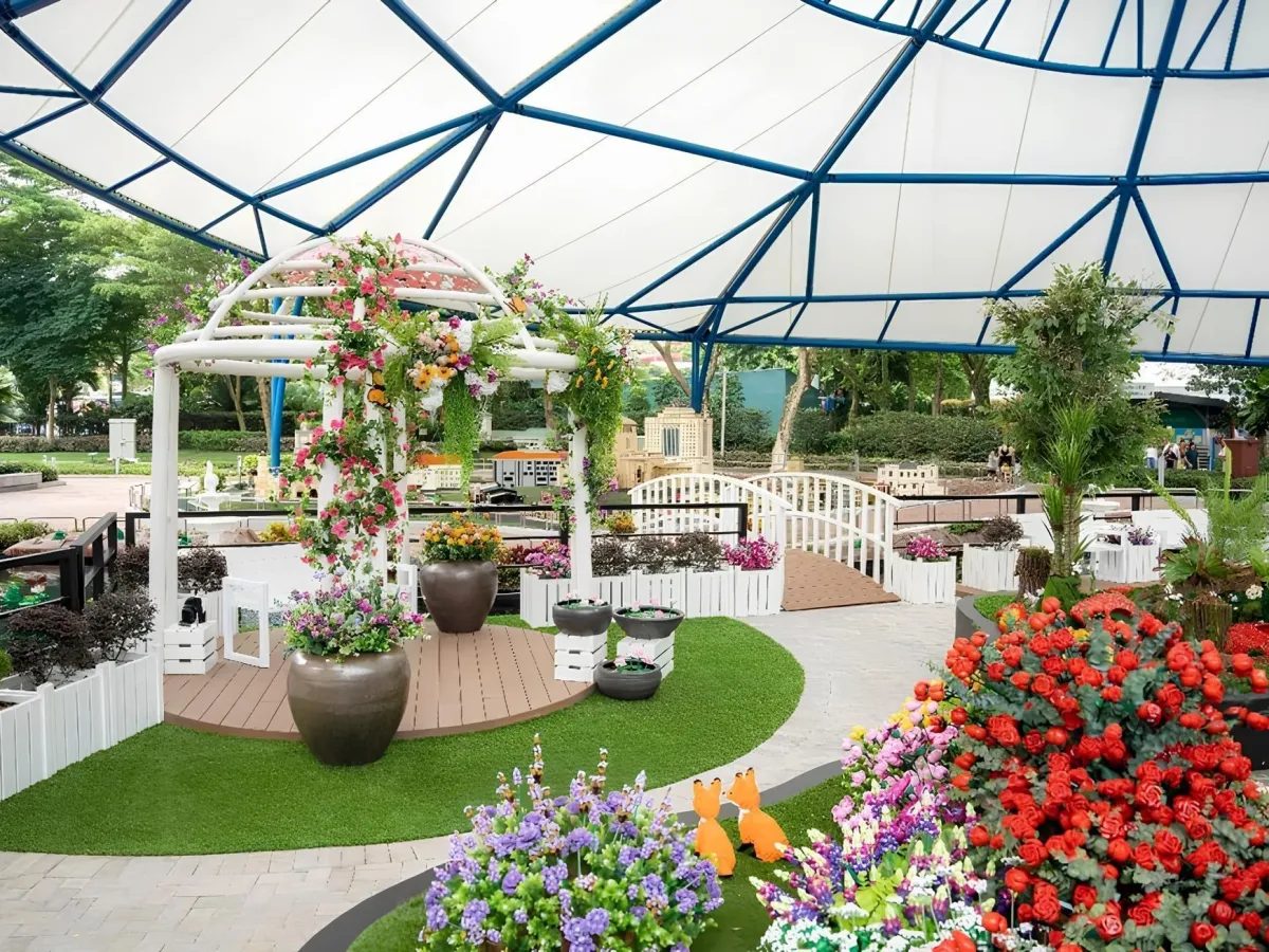 Com 792 mil peças, jardim feito de Lego vira atração na Malásia