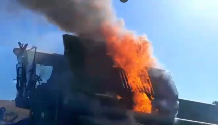 Incêndio destrói colheitadeira única de pequeno agricultor no interior do Rio Grande do Sul