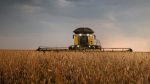 New Holland e Unapel apresentam na AgroBrasília a nova CR10, maior colheitadeira fabricada no Brasil