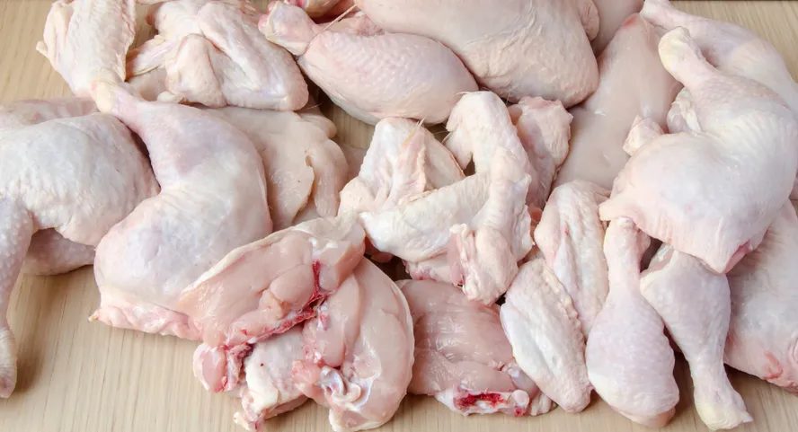 Gripe aviária: veja quem suspendeu a compra de frango do Brasil