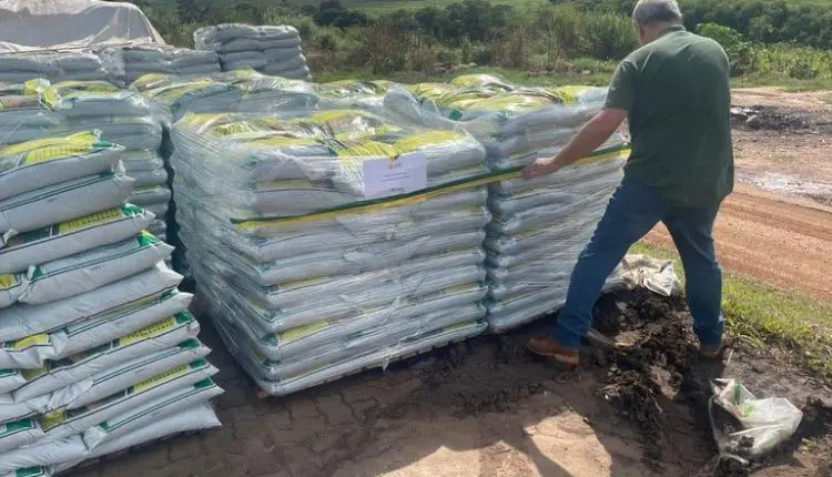 Apreensão de 336 toneladas de fertilizante orgânico sem registro é realizada em operação