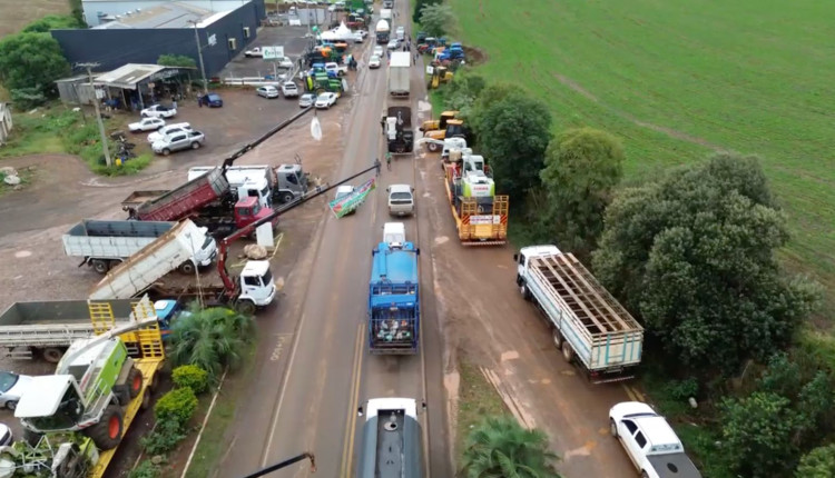 Tratoraço inicia no RS em busca de uma solução concreta à crise vivida pelo setor; vídeos