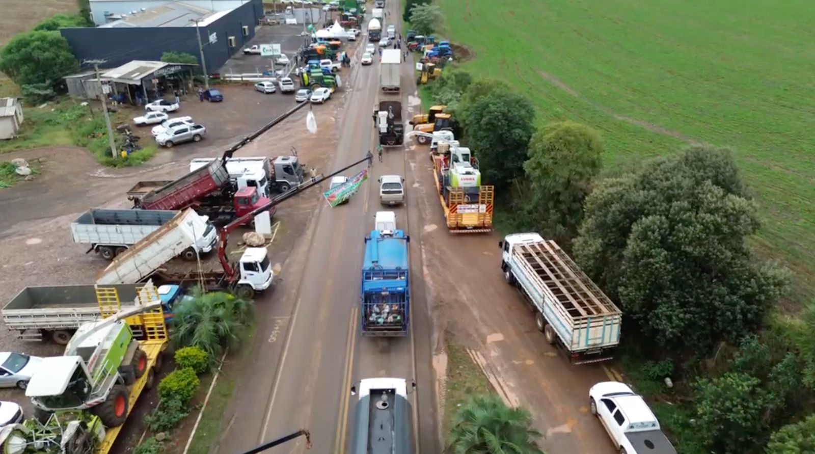 Tratoraço inicia no RS em busca de uma solução concreta à crise vivida pelo setor; vídeos