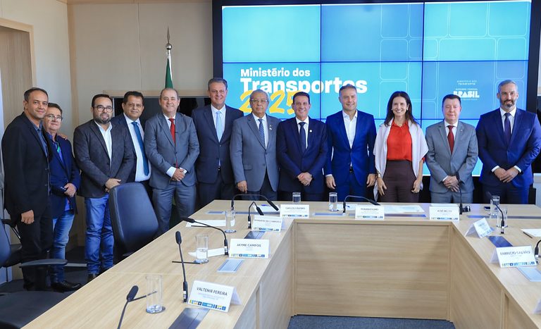 Ministros Fávaro e Renan Filho dialogam sobre obras logísticas para fortalecer o escoamento da produção