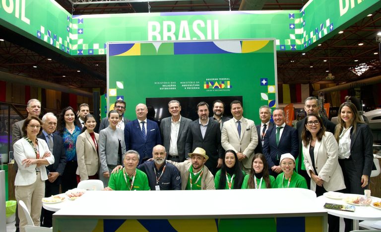 Ministro Carlos Fávaro destaca força da parceria Brasil-Portugal na FNA 2025