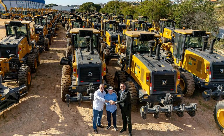 Presidente Lula e ministro Fávaro fortalecem agro mineiro com entrega de equipamentos