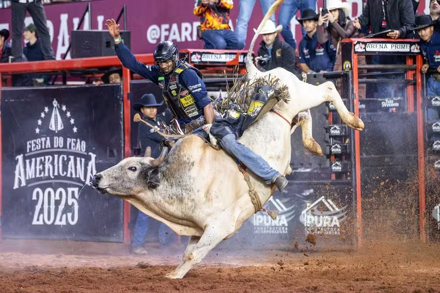 Sandro Batista faz história como o primeiro a conquistar dois títulos do Iron Cowboy