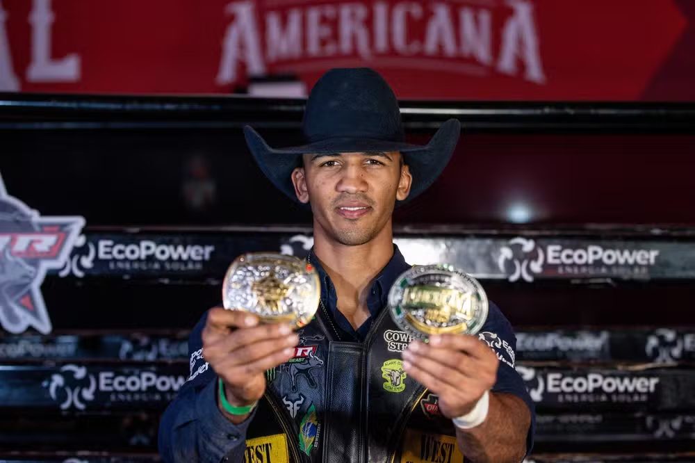 Sandro Batista faz história como o primeiro a conquistar dois títulos do Iron Cowboy