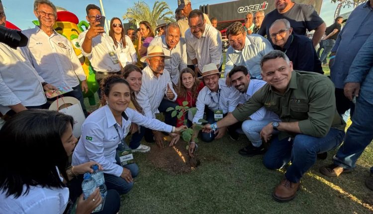 Bahia Farm Show 2025 marca avanço na gestão hídricacom entrega da primeira estação de monitoramento doAquífero Urucuia