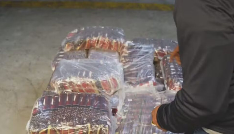 Polícia recolhe 700 kg de pacotes de café que estavam sendo vendidos com teor de impureza acima do permitido