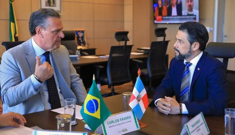 Ministro Fávaro recebe embaixador da República Dominicana para tratar de comércio e cooperação agropecuária