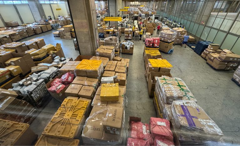 Mapa treina operadores de raio x para barrar mercadorias importadas proibidas