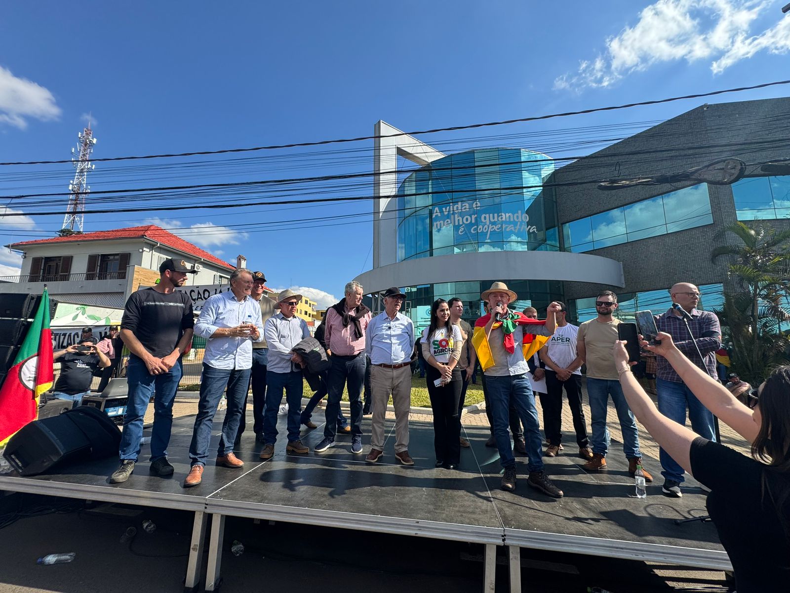 Apoiado pelo SOS Agro, Tratoraço em Cruz Alta cobra solução para dívidas