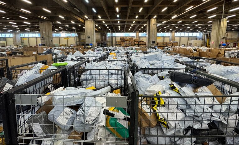 Mapa treina operadores de raio x para barrar mercadorias importadas proibidas