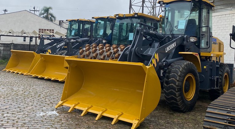 Mapa entrega máquinas agrícolas a 14 municípios do Paraná