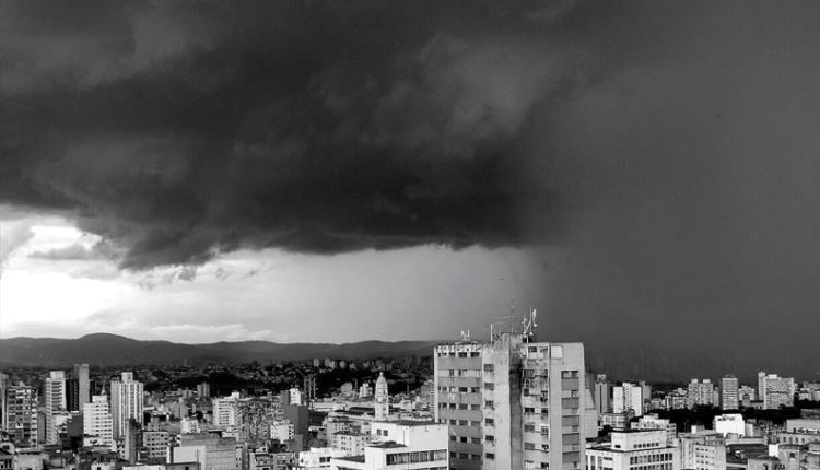 Frente fria e temporais intensos: veja como fica o tempo