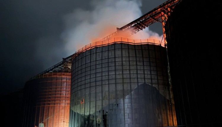 Fogo em silo mobiliza bombeiros por 72 horas em cooperativa agrícola