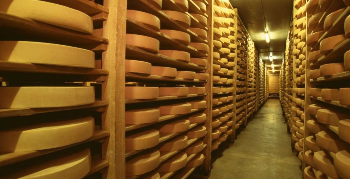 Como 600 milhões de quilos de queijo são armazenados em minas subterrâneas para equilibrar o mercado