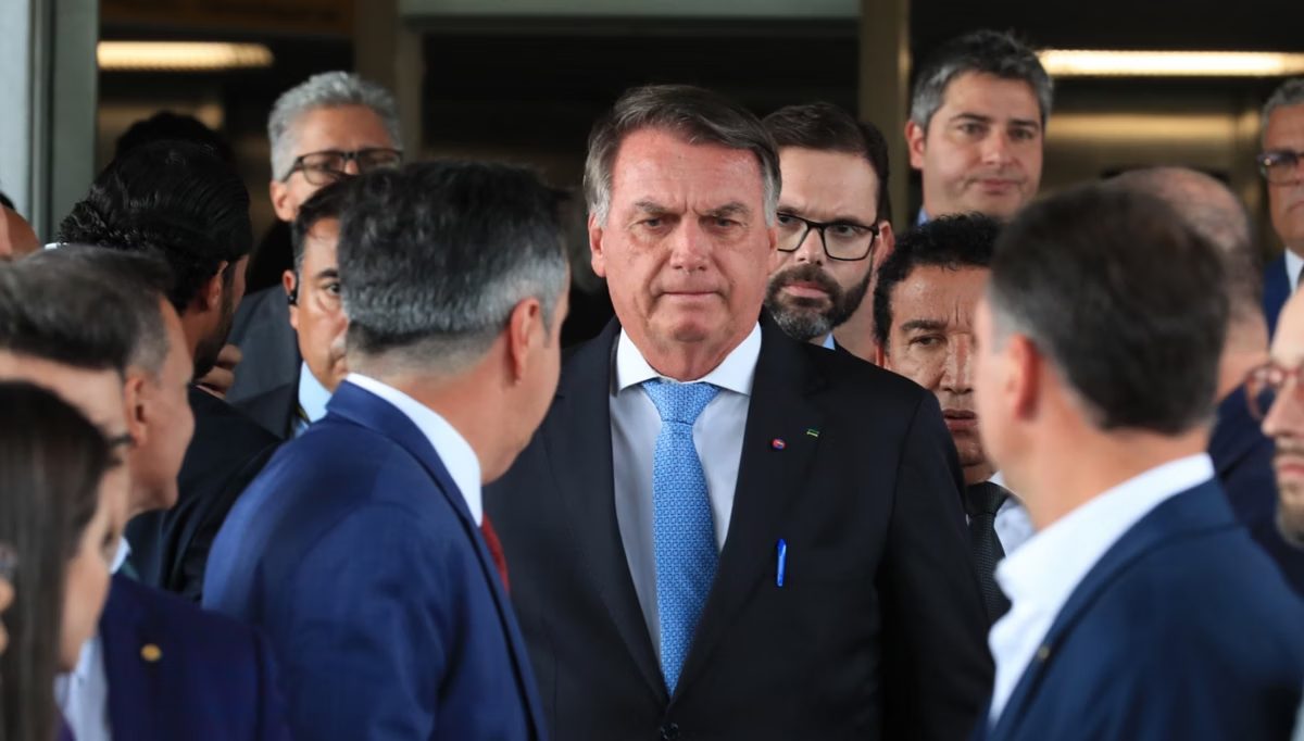 Saiba por que Alexandre de Moraes determinou prisão domiciliar de Jair Bolsonaro