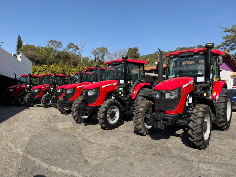 Em São Roque, Mapa entrega mais 18 máquinas do Promaq a prefeituras de SP