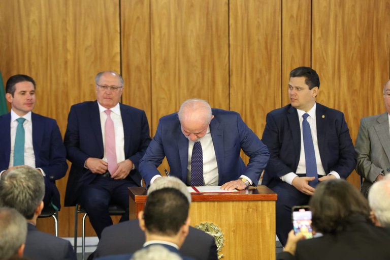 Governo lança Plano Brasil Soberano para proteger exportadores e trabalhadores de sobretaxas dos EUA