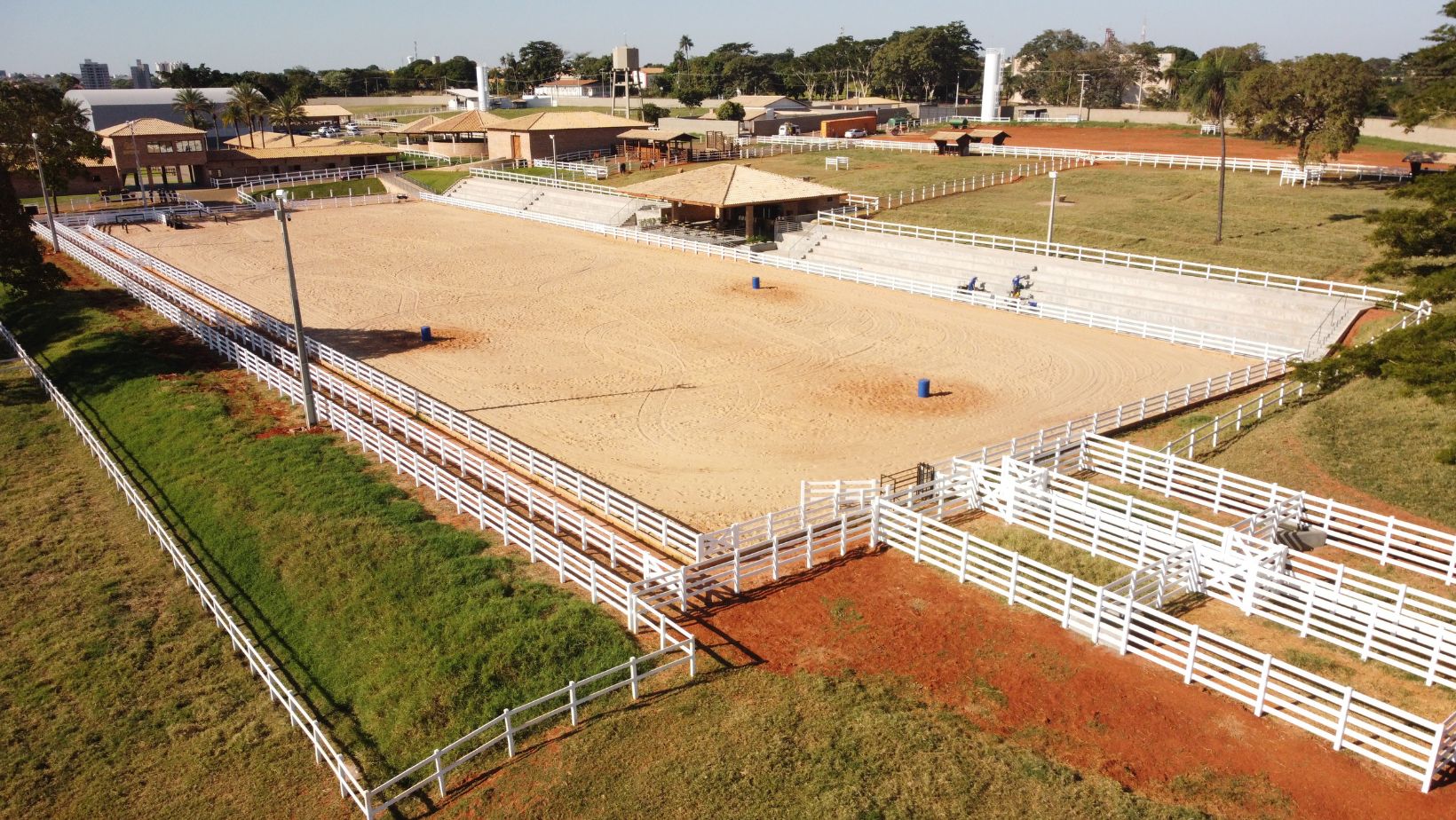 JLC Construcoes Rurais - arena para treinos com cavalos