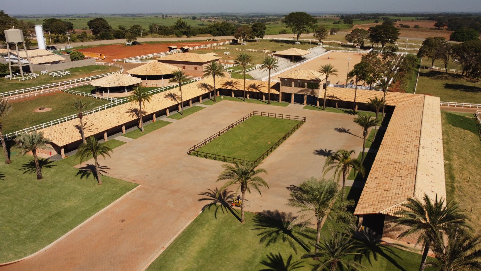 JLC Construcoes Rurais - haras completo