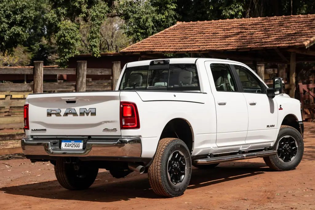 Novas Ram 2500 e 3500 são lançadas; picapes mais potentes do Brasil sobem até R$ 130 mil