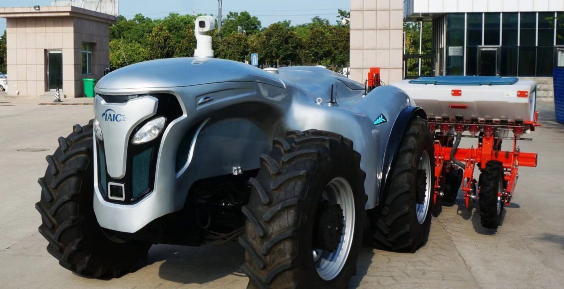 China lança trator autônomo - sem motorista - equipado com IA, 5G e navegação por satélite