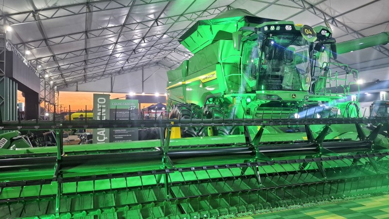 máquinas e implementos agrícolas
