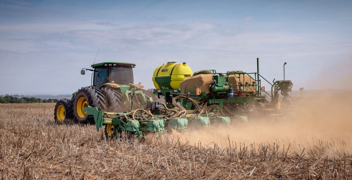 plantio de soja ou milho com trator john deere - fotao