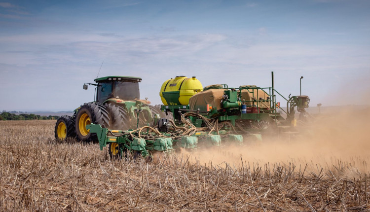 plantio de soja ou milho com trator john deere - fotao