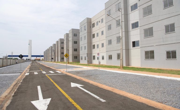 Representando o Governo Federal, ministro Fávaro entrega moradias do Minha Casa, Minha Vida em Nova Mutum (MT)