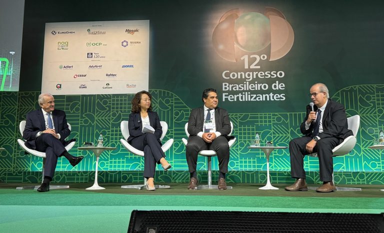 Acordo com iniciativa privada deve aprimorar negociação de fertilizantes