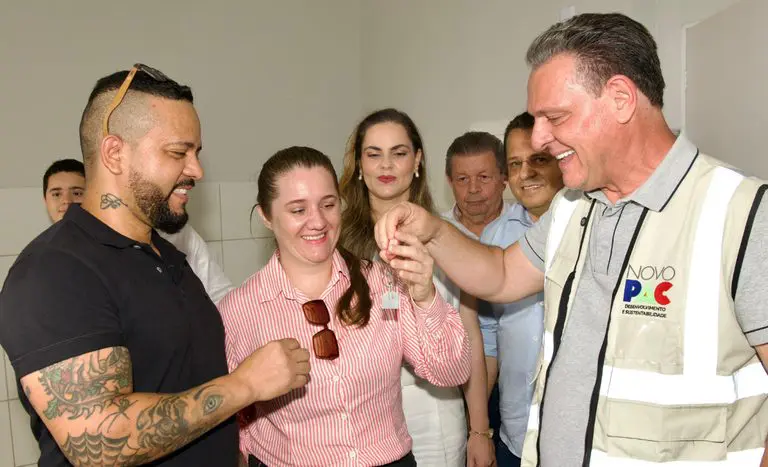 Representando o Governo Federal, ministro Fávaro entrega moradias do Minha Casa, Minha Vida em Nova Mutum (MT)