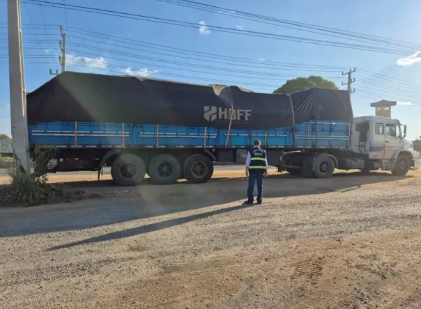 Força-tarefa apreende baterias de carro e centenas de caixas de cerveja fraudada